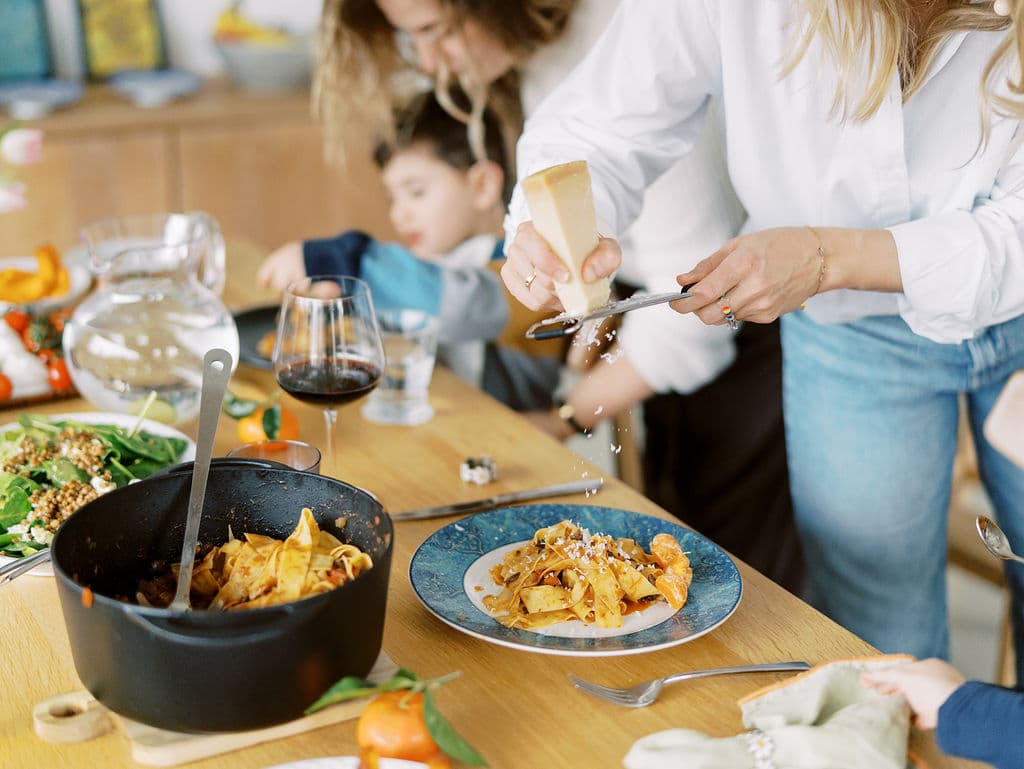 Families sharing a dinner together — photo 5